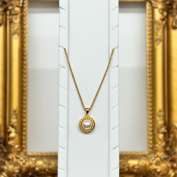 Siena Gold Tone Stainless Steel Round Necklace - Picture 2 of 7